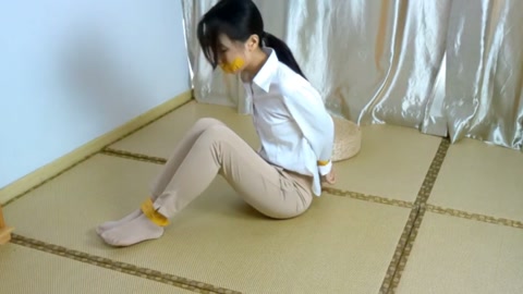 融儿胶带二拍2……融儿胶带紧缚，跪走、翻滚求，呻吟不断……. 第2张