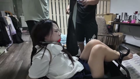 被绑架的幼师 第2张