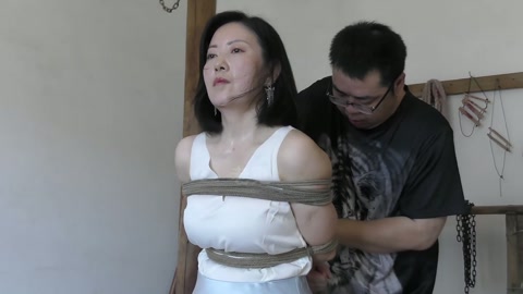 谢纾闷热堵嘴炼狱上【知性熟女灰丝蓝高跟自己原味丝袜堵嘴汗湿口球强迫运动放置】 第2张