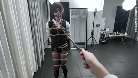 《伪百合——工作中被女上司特殊关照的女下属》上司就可以对下属为所欲为吗！？制服紧缚｜股绳勒紧下体与充... 第3张