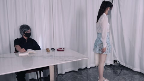 代替宠物的人妻护理（第一集）不得不代替宠物陪伴老人的人妻护理，却被要求要像真的宠物一样（人妻背着老公... 第3张