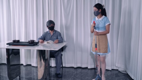 代替宠物的人妻护理（第三集）与老公仅隔着一扇门的调教（夫前的遥控捆绑后的口+胸+Y侍奉隔着一扇门的Q... 第3张