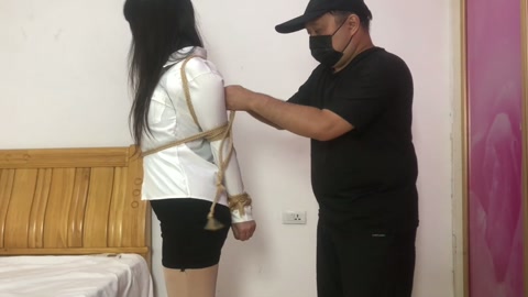 佳怡制服肉丝并肘直臂驷马是她的最爱 看她痛苦的扭就开心 第3张
