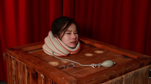 圈养前准备“想牢固地固定她的身体，各种道具尝试， 让她不能动， 还要保证安全。” 第3张