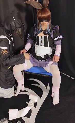 女仆阿米娅就要好好接受博士的所有要求！！！《四）椅子拘束，震懂棒，训练器，强制高潮射j！ 第3张