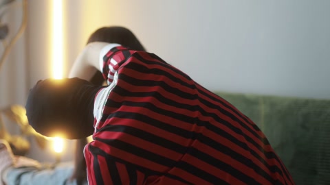 女贼偷盗被抓 第3张