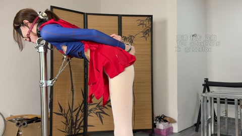 女超人劫难（二）电击肛塞 乳夹牵引 勒颈放置 第3张