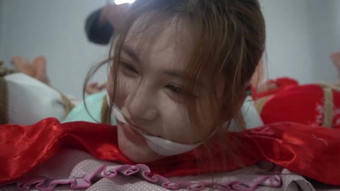 定制女神捕之千金蒙冤案（第二集）老板娘和神捕，女侠逃出来的时候被追兵埋伏抓住了，三女被押到县令千金的... 第3张