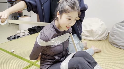 小樱白袜驷马胶带捆绑+严实的封嘴 第3张