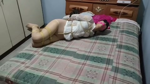 户外太吓人了  日式小高手加脚镣去户外，太吓人了，到处都是人，从天亮拍到天黑，脚镣进出电梯当啷当啷响... 第3张
