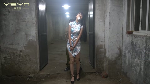 永不背叛  高个漂亮女孩驷马囚禁堵嘴蒙眼刑房老虎凳刮打挠玩脚心牢房又被驷马挣扎 第3张