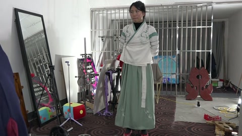 演员古装铁链五花捆绑，砝码脚镣，双脚镣，鱼形木枷锁，简单剧情 第3张