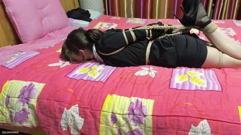 潜入失败的小秘书 第3张