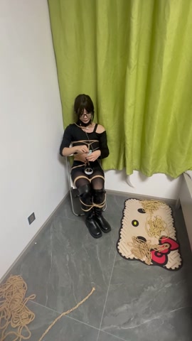 绑架黑丝长筒靴女特工 第3张