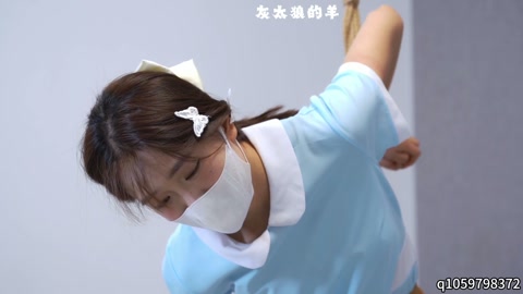 “大”字形态木板放置罚站，好利来女仆双腿发酸发抖，站立不稳，金属架强制拘束，再用各种道具挠痒痒，累到... 第4张