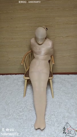 丝袜全包小狐的丝袜全包初尝试！全身绳子紧缚后还有两层超紧丝袜，身体完全被固定束缚住了，无论怎么样挣扎... 第4张