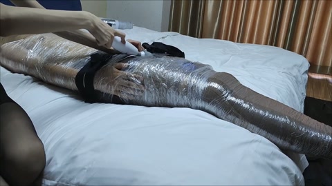 两个小m一个变成全包木乃伊被震射强高被震动棒榨精到硬不起来，一个被拘束服电击飞机杯榨精喷一飞机杯 第4张
