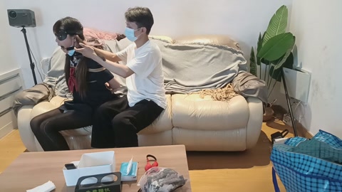 人贩王五系列（精神小妹）王五在又猫在楼道发愁没法交货，这次蹲到了一个心情相当愉快的精神小妹，于是尾随... 第4张