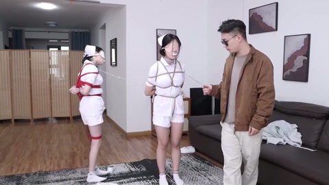 你再看看你后面呢（中）雇佣兵青蓝被算计落入陷阱，胯下连缚是不是说明你俩关系很好啊？ 第4张