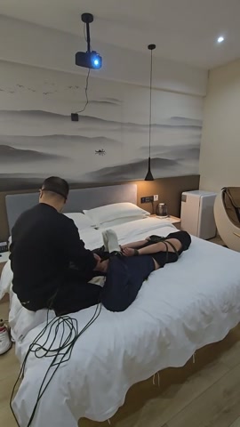 你的女朋友被蒙眼堵嘴驷马捆绑在床上，长时间放置不管，强行蒙眼堵嘴，让她自己逃脱，没想到她自己竟然解开... 第4张