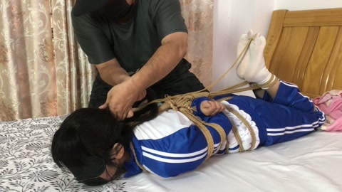 佳怡不遵守校规的下场 被教导主任驷马欺负之后不得不老老实实 第4张
