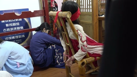几个大学生古装断案抓捕审讯刑具，捆绑剧情，无厘头简单剧情 第四集 第4张