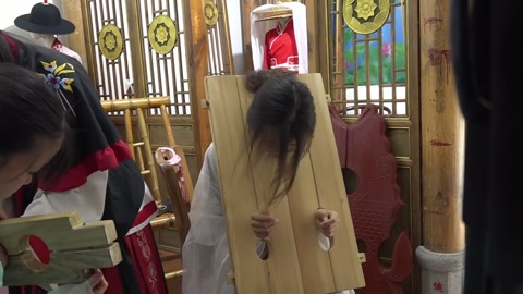 几个大学生古装断案抓捕审讯刑具，捆绑剧情，无厘头简单剧情第五集 第4张