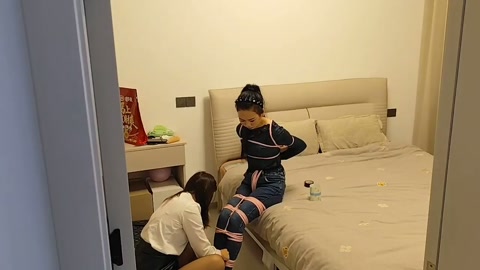女女捆绑 驷马挣扎 第4张