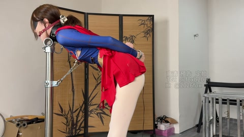 女超人劫难（二）电击肛塞 乳夹牵引 勒颈放置 第4张