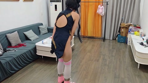 妃咲轮滑笼子木枷，更换粉色透明泳装，绳缚演示教程笼子固定 第4张