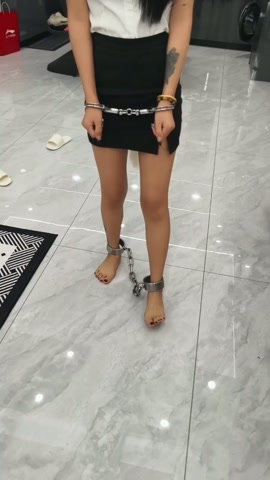 妮妮崽贞操带戴镣和肛塞尾巴外出 第4张