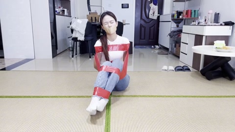 小倩白袜驷马+红色胶带与双层封嘴，享受“呜呜呜”的挣扎声 第4张