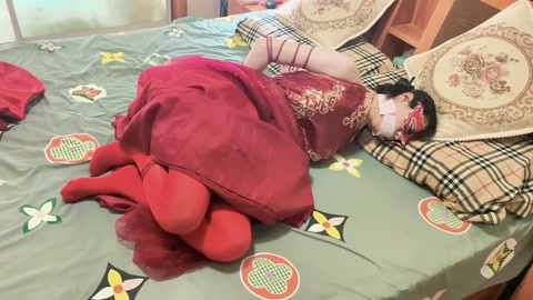 晓森妹妹中式婚服红色丝袜的五花分腿td放置 第4张