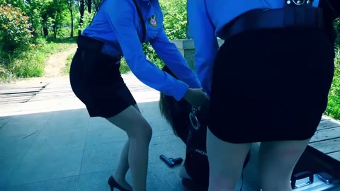 毒网之下，无归之路  女毒贩夏晚被捕后在弟弟的劝说下将女毒枭李娜缉捕归案后两人被判死刑野外执行枪决 第4张