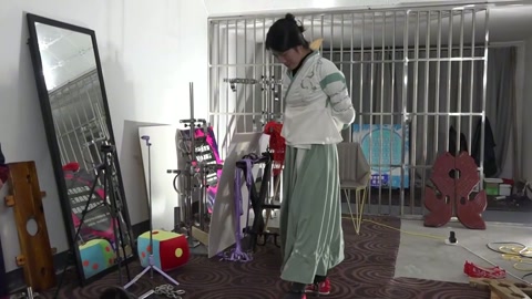 演员古装铁链五花捆绑，砝码脚镣，双脚镣，鱼形木枷锁，简单剧情 第4张