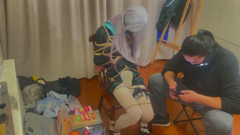 紧缚蒙眼之后戴上郊狼，做零食挑战，下面贴着郊狼和训练器两种东西，猜错就是电击惩罚，猜对就是震动下体获... 第4张