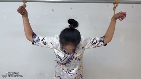 绝密情报 冰柠偷了飞机上的绝密资料逃走 被捉到后绑起 第4张