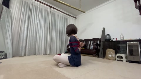 舞蹈服白丝红绳小南娘的海老缚，柔韧性特别好 第4张