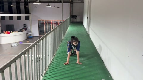 蜜桃臀骚臭狗奴壹壹的爬楼训练 第4张