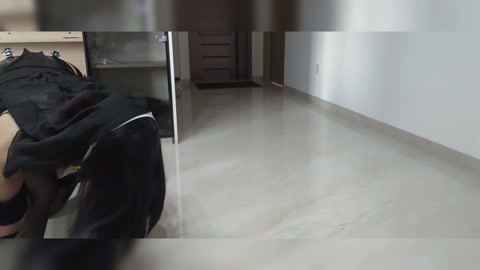 黑丝伪娘母狗高跟鞋脚铐爬行练习 第4张