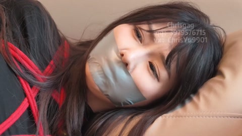 ol装黑丝姐姐遭入室绑架 胶带封嘴挣扎 第4张