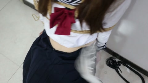 【荷仙素人实记】椅子缚捆绑玩素人女生4号 两种梆姿，水手服少女鞭打凌辱，语言羞辱，玩具挑逗，害怕的惊... 第5张