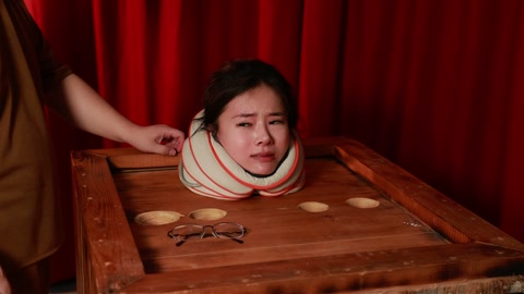 圈养前准备“想牢固地固定她的身体，各种道具尝试， 让她不能动， 还要保证安全。” 第5张