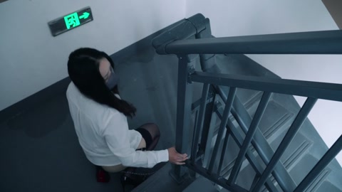 女高管的秘密兼职（第四集）被锁着上班一整天并完成各种任务（ZCDTD链子G塞户外公共场所公司海量独白... 第5张