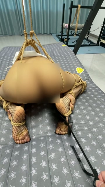 娇小柔弱女大跪吊TJ玩弄 口塞原味棉袜+震动B+手持阳具强高GC+TK+Sp 第5张