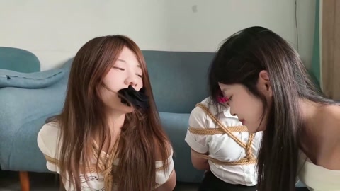 定制灵儿×冰柠×小芮·三个女生的故事【丝足特写】【三人出镜】【挣扎逃脱】【神颜冲击】 第5张