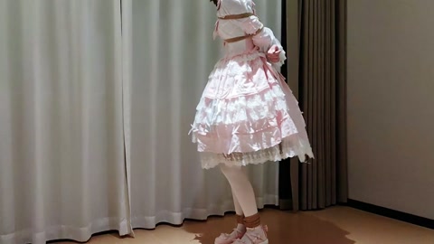 小云首次尝试lolita 站立挣扎+移动 床上被刺轮 第5张