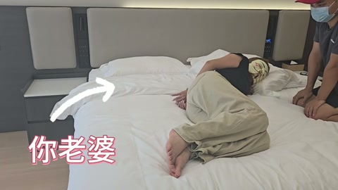 感谢寄过来的女朋友，她是第一次被调教，还挺配合的，第一次就能上道具，没准是个真M 第5张