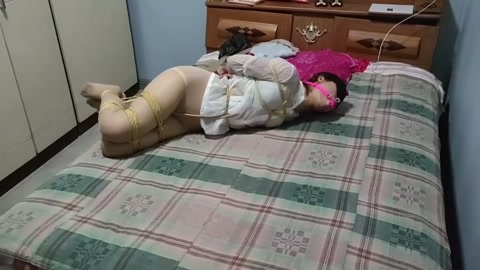 户外太吓人了  日式小高手加脚镣去户外，太吓人了，到处都是人，从天亮拍到天黑，脚镣进出电梯当啷当啷响... 第5张