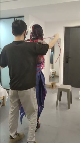 海瑟音cos捆绑，尝试只用一张凳子为支点驷马 第5张